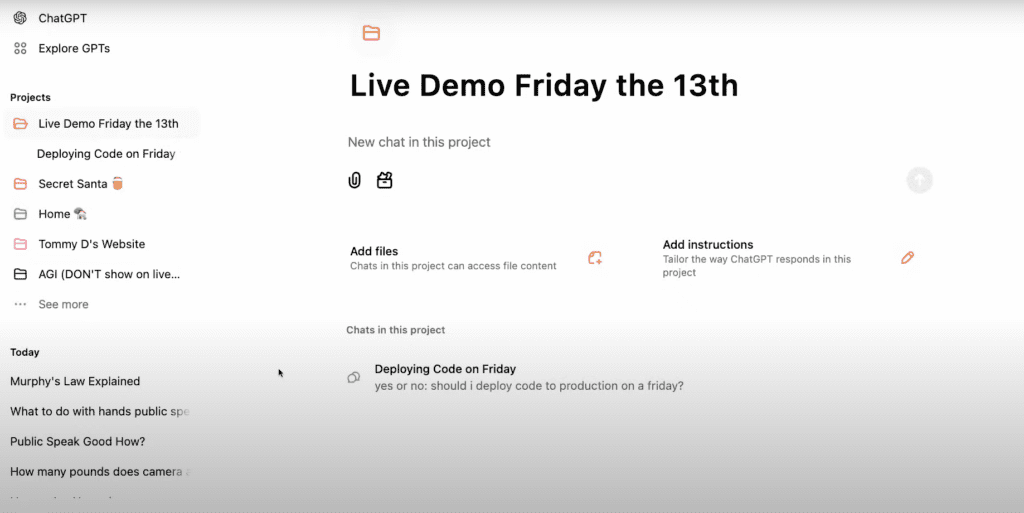 Proyecto en ChatGPT llamado "Live Demo Friday the 13th", con archivos y chats organizados, centrado en la planificación de una demostración en vivo.