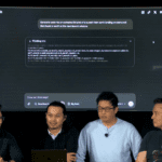 Cuatro personas en una presentación de Grok 3, con una pantalla gigante mostrando la interfaz de la IA de xAI. Captura de pantalla de Grok 3 generando código para una simulación espacial, destacando sus capacidades avanzadas.