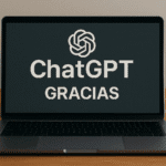 Ordenador portátil sobre un escritorio de madera mostrando en pantalla el logotipo de ChatGPT y la palabra “GRACIAS”, ilustrando el debate sobre el precio de la cortesía en la inteligencia artificial.