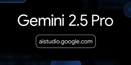Captura del sitio web de Gemini 2.5 Pro de Google (aistudio.google.com), destacando el nombre del modelo y su acceso en AI Studio, clave en la programación asistida por IA