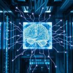 Superordenador futurista con luces y cables que visualiza neuronas interconectadas al simular el cerebro humano.